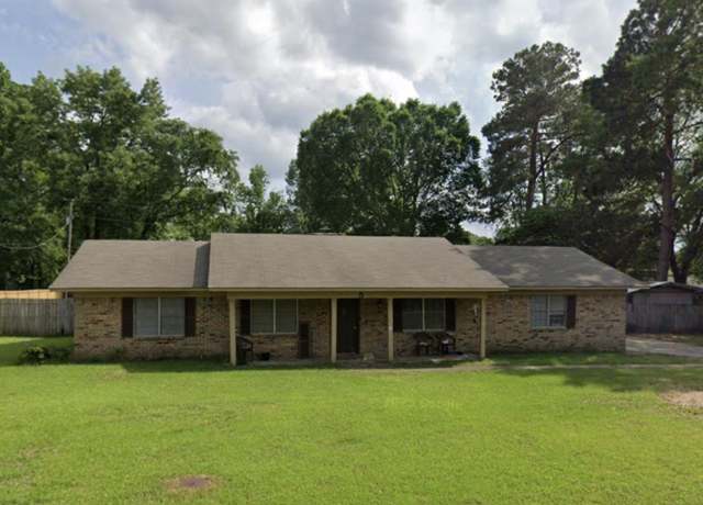 Property at 5 Southridge St, Texarkana, TX 75501, 3 beds, 2 baths