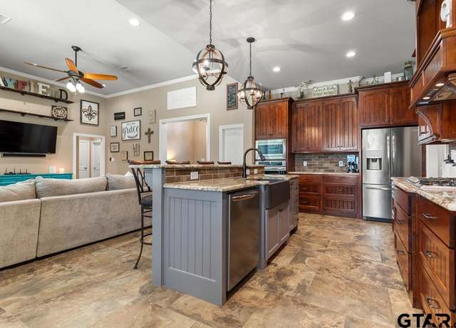 Property at 12207 Oak Grove Dr, Tyler, TX 75706, 4 beds, 3 baths
