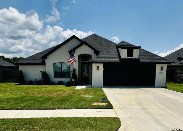 Property at 408 Meadows Ct, Chandler, TX 75758, 3 beds, 2 baths