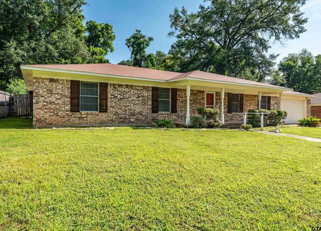 Property at 2002 Pinedale St, Jacksonville, TX 75766, 3 beds, 2 baths