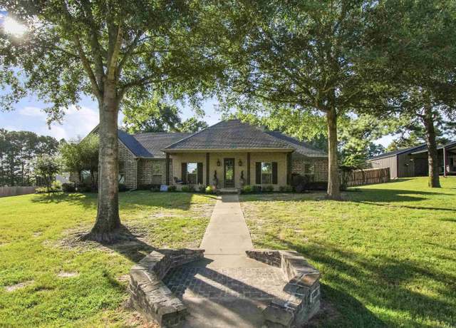 Property at 130 Chase Creek Dr, Henderson, TX 75654, 4 beds, 2 baths