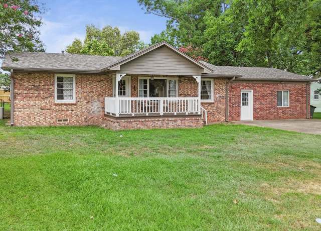 Property at 409 W South St, Lindale, TX 75771, 4 beds, 2 baths