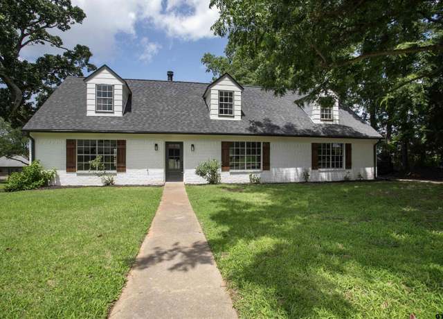 Property at 305 Joan Ln, Longview, TX 75605, 4 beds, 3 baths