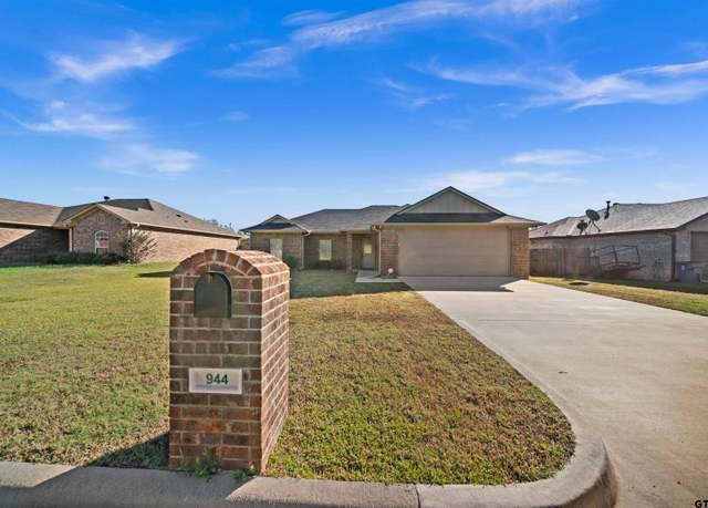 Property at 944 Redbud Ln, Bullard, TX 75757, 4 beds, 2 baths