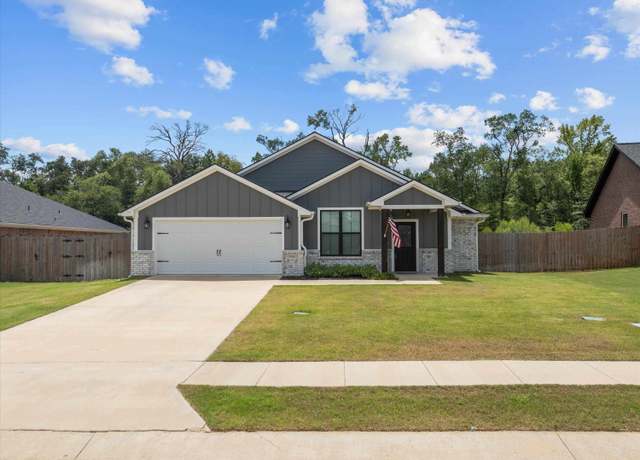 Property at 16022 Crossing Cir, Lindale, TX 75771, 3 beds, 2 baths