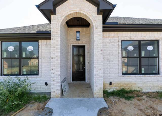 Property at 1405 Allison Ln, Lindale, TX 75771, 4 beds, 2.5 baths