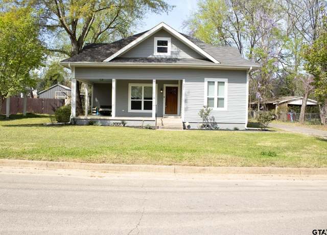 Property at 501 S Boyd St, Lindale, TX 75771, 3 beds, 2.5 baths