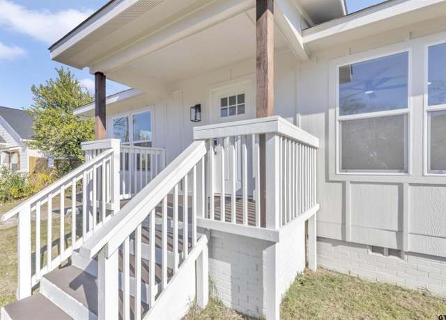 Property at 912 S Turner, Tyler, TX 75701, 3 beds, 2 baths