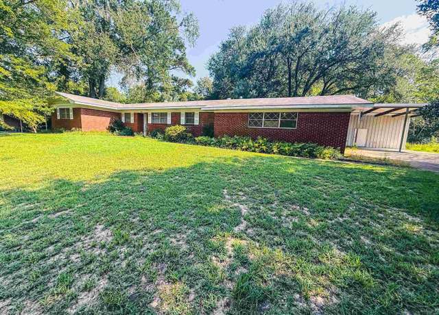 Property at 200 Highland Dr, Pittsburg, TX 75686, 3 beds, 2 baths
