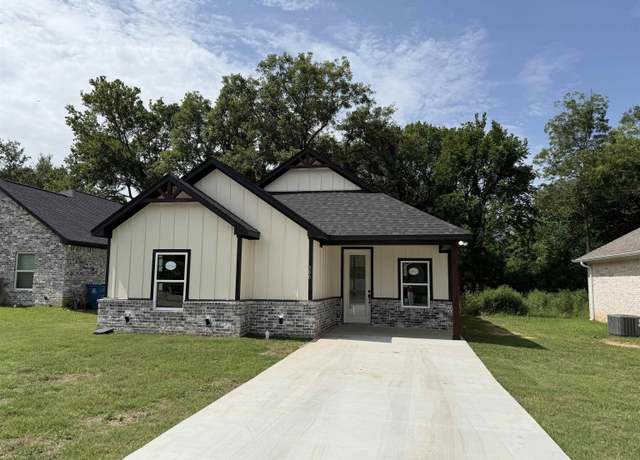 Property at 300 Roden Ave, Gladewater, TX 75647, 3 beds, 2 baths