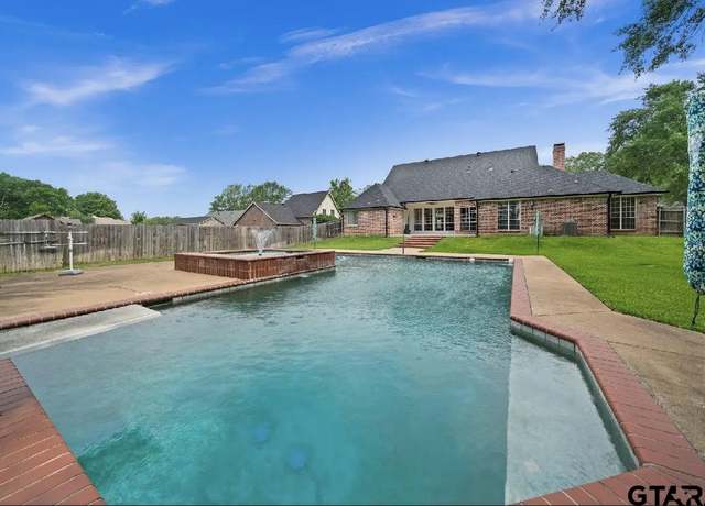 Property at 2107 Baylor Dr, Jacksonville, TX 75766, 4 beds, 3 baths
