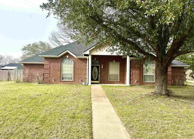 Property at 807 Brownwood Cir, Lindale, TX 75771, 3 beds, 2 baths