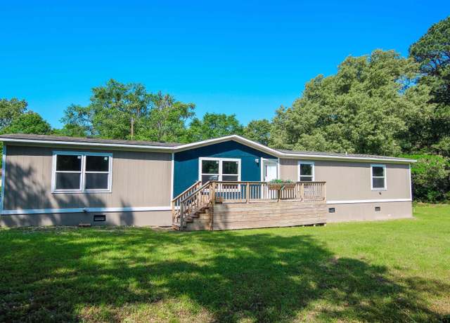 Property at 1506 1/2 S Front St, Overton, TX 75684, 4 beds, 2 baths