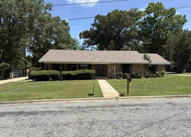 Property at 515 Dogwood Ln, Mt Pleasant, TX 75455, 3 beds, 2 baths