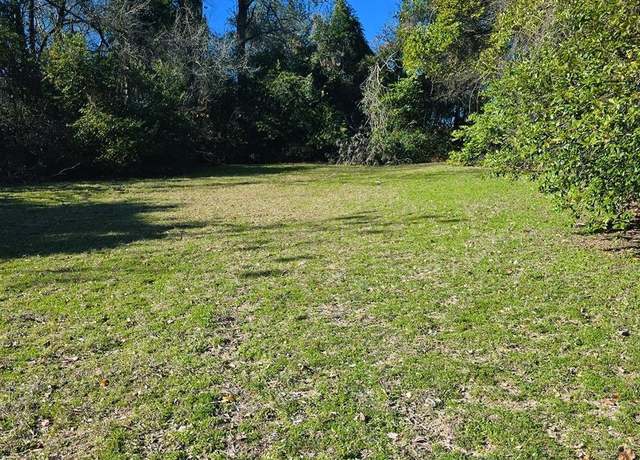 Property at 2106 Charlotte Dr, Tyler, TX 75702
