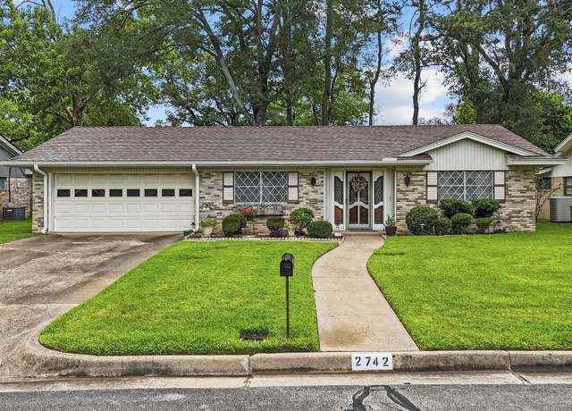 Property at 2742 Lisa Ln, Tyler, TX 75701, 3 beds, 2 baths