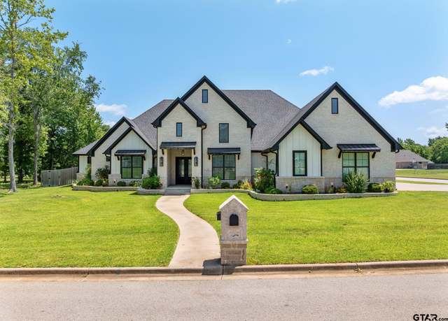 Property at 104 Avonshire St, Bullard, TX 75757, 4 beds, 4.5 baths