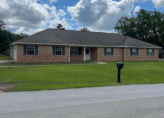 Property at 1002 S Boyd St, Lindale, TX 75771, 4 beds, 2 baths
