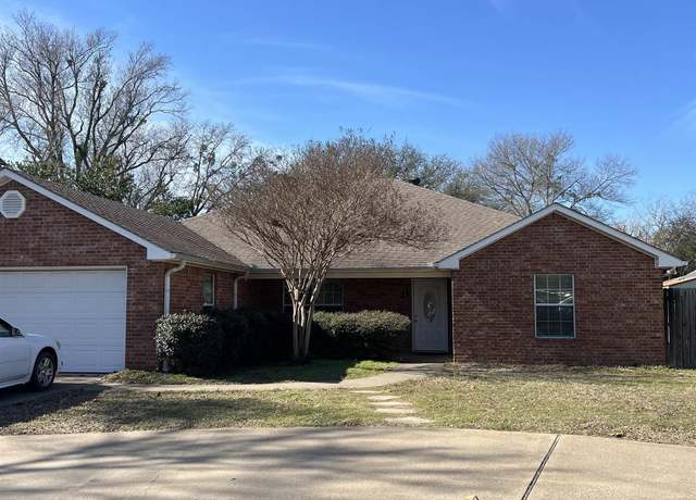 Property at 311 Baker St, Lindale, TX 75771, 4 beds, 2 baths
