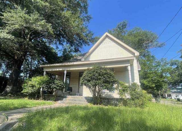 Property at 920 N Spring Ave, Tyler, TX 75702, 3 beds, 2 baths