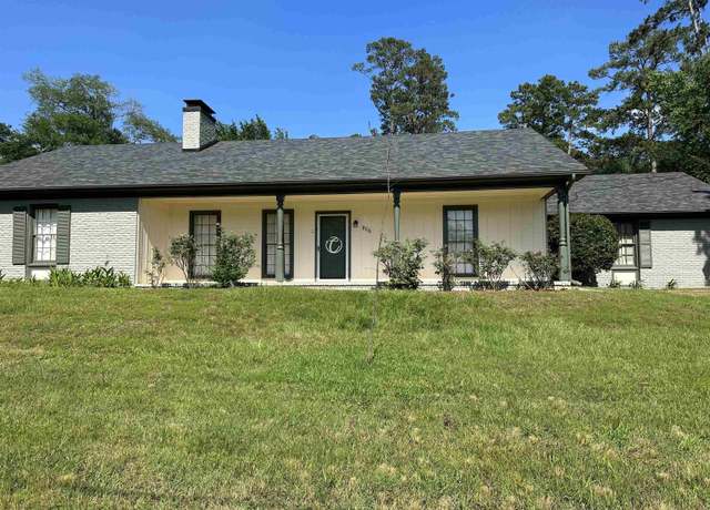 Property at 906 Sherwood Ln, Jacksonville, TX 75766, 4 beds, 2 baths