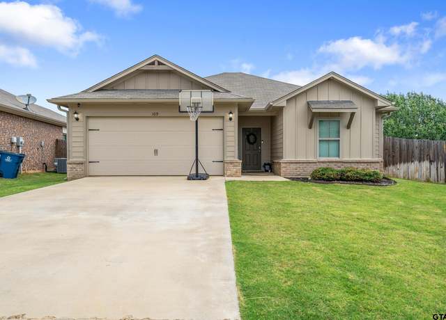 Property at 109 Summit Cv, Jacksonville, TX 75766, 3 beds, 2 baths