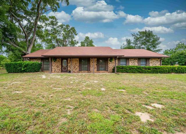 Property at 203 Trigger Dr, Chandler, TX 75758, 3 beds, 2 baths