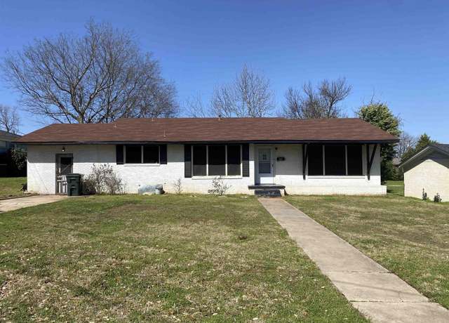 Property at 1400 San Antonio St, Tyler, TX 75701, 3 beds, 2 baths