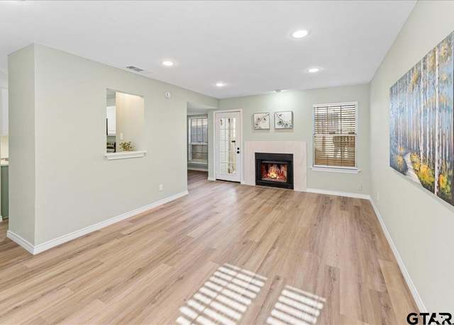 Property at 1017 Weston Dr, Garland, TX 75043, 3 beds, 2.5 baths