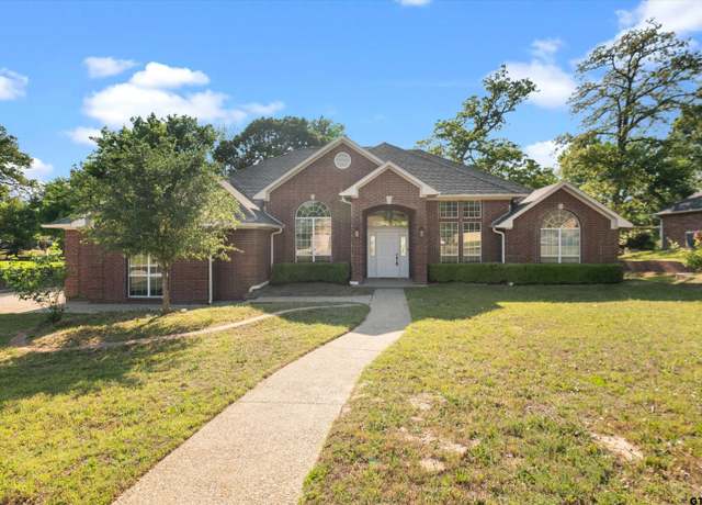 Property at 3827 Scenic Dr, Tyler, TX 75709, 3 beds, 2 baths