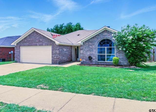 Property at 1112 E Park Dr, Lindale, TX 75771, 4 beds, 2 baths