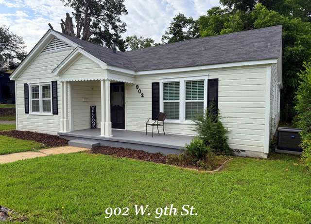 Property at 902 W 9th St, Tyler, TX 75701, 3 beds, 1.5 baths