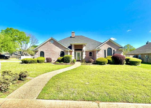 Property at 320 Briarcrest Dr, Chandler, TX 75758, 3 beds, 2 baths