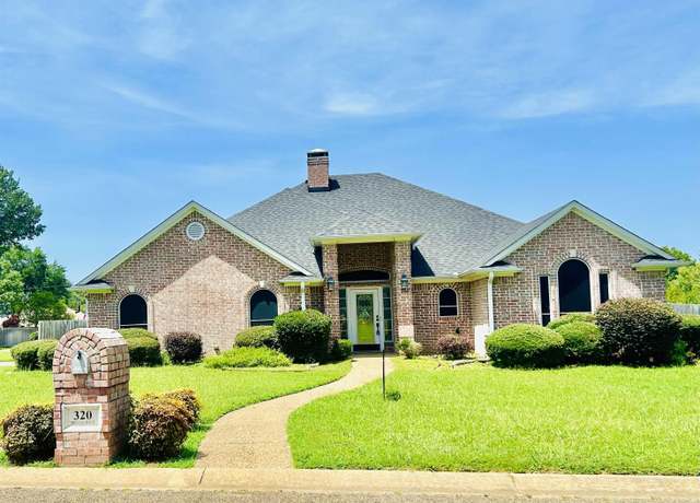 Property at 320 Briarcrest Dr, Chandler, TX 75758, 3 beds, 2 baths