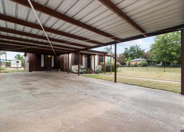 Property at 1917 Woodlawn St, Tyler, TX 75702, 3 beds, 2 baths