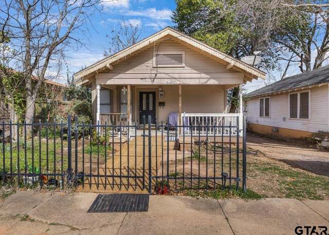 Property at 400 E Houston St, Tyler, TX 75702, 2 beds, 1 bath