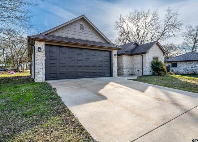 Property at 703 S Van Buren St, Henderson, TX 75654, 3 beds, 2 baths