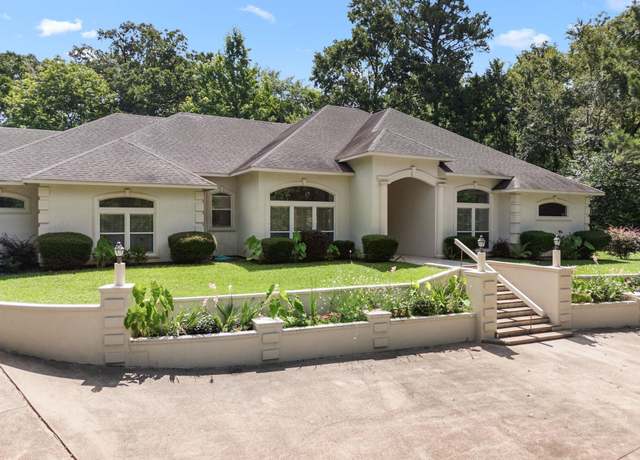 Property at 18737 Oakbrook Rd, Tyler, TX 75703, 3 beds, 2.5 baths