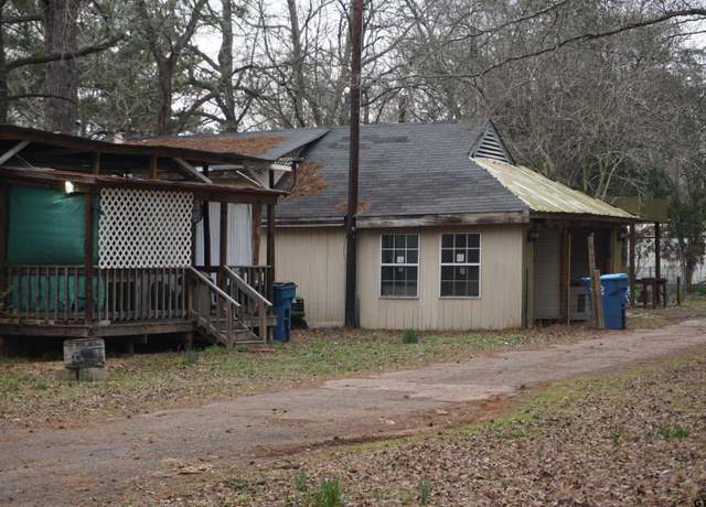 Property at 2312 Sledge St, Marshall, TX 75670, 8 beds, 4 baths