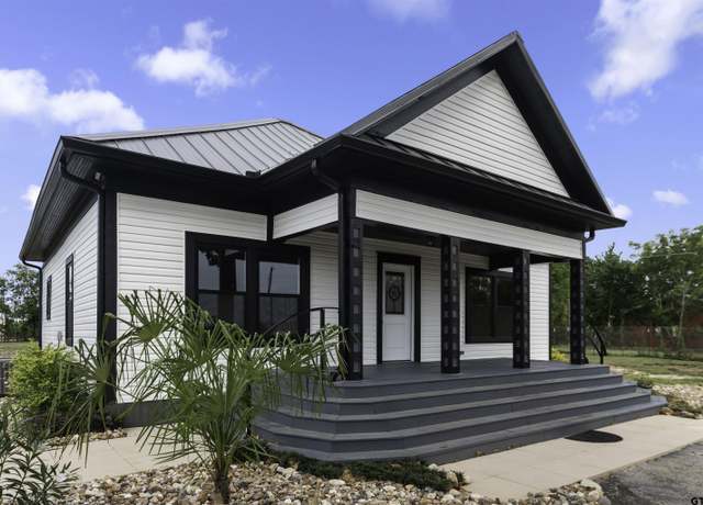 Property at 809 S Houston St, Bullard, TX 75757, 3 beds, 2 baths