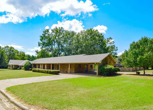Property at 300 Westwood Pkwy, Naples, TX 75568, 3 beds, 2.5 baths