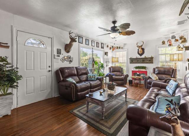 Property at 815 E Mcdonald St, Mineola, TX 75773, 2 beds, 1 bath