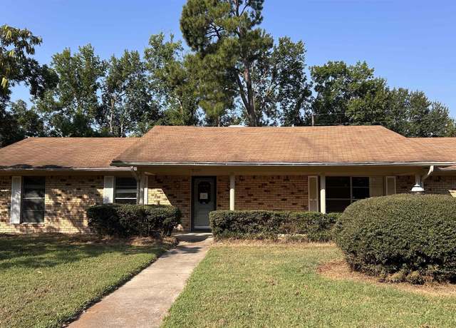 Property at 500 Gail Dr, Sulphur Springs, TX 75482, 3 beds, 2 baths