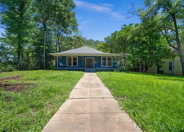 Property at 230 N Henderson St, Rusk, TX 75785, 2 beds, 2 baths