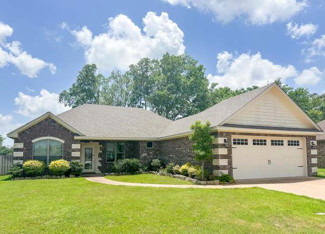Property at 676 Linus Ln, Lindale, TX 75771, 3 beds, 2.5 baths