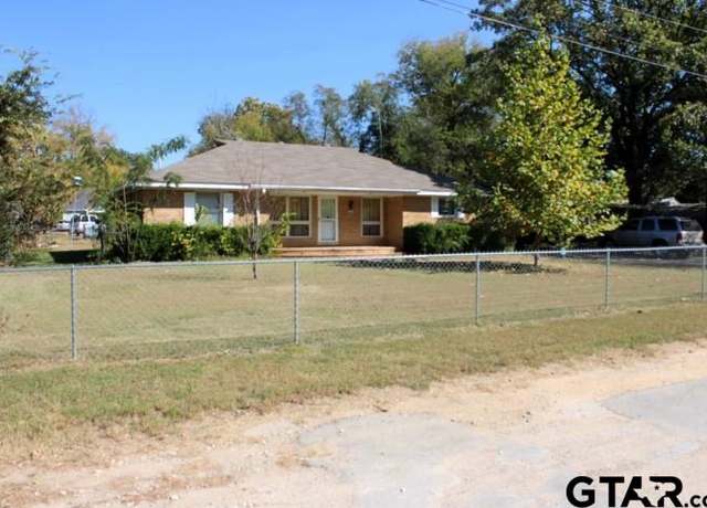 Property at 307 Lowry St, Arp, TX 75750, 4 beds, 2.5 baths
