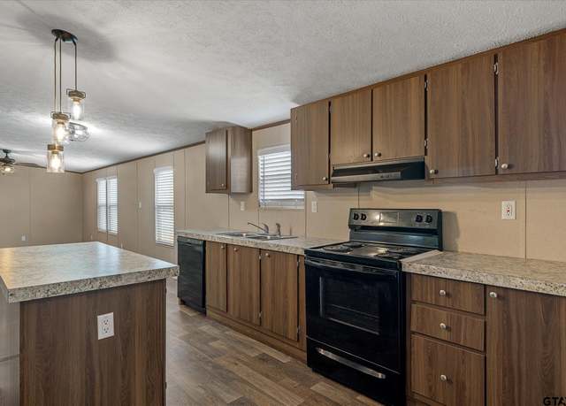 Property at 350 Second St, Point, TX 75472, 4 beds, 2 baths