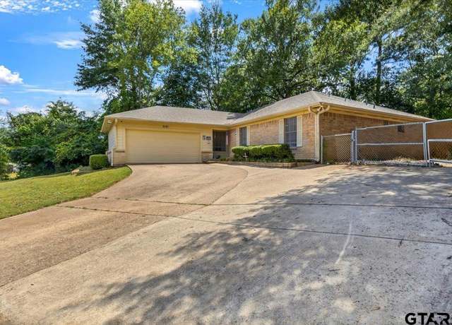 Property at 3121 S Robertson Ave, Tyler, TX 75701, 3 beds, 2 baths