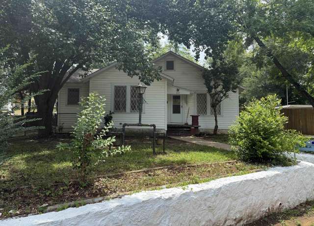Property at 549 Brookside Dr, Jacksonville, TX 75766, 3 beds, 2 baths