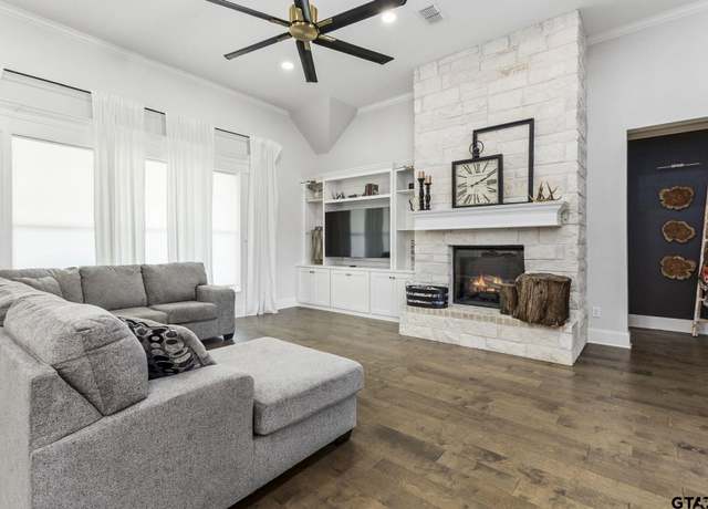 Property at 176 Hill Top Dr, Mineola, TX 75773, 4 beds, 3 baths